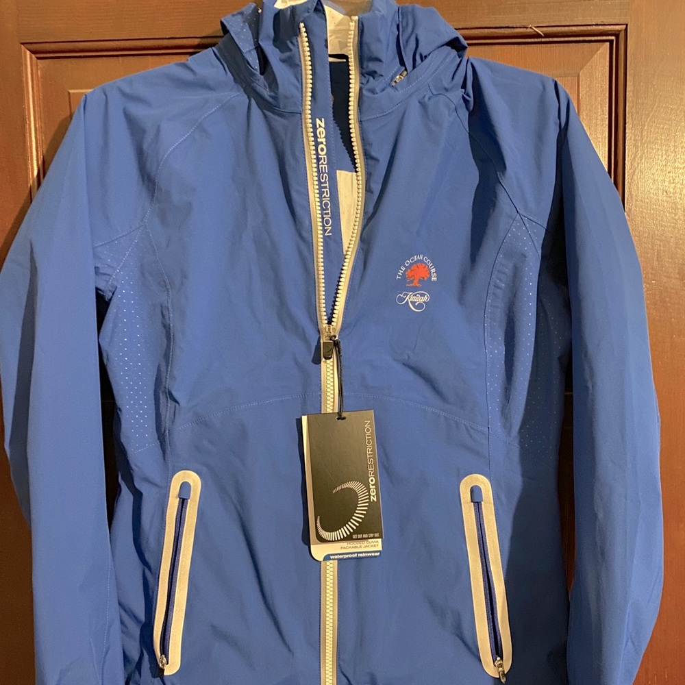 NWT Zero Restriction women’s Hooded Rain Jacket